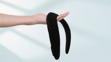 首にフィットする軽量ボディ